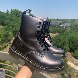 RARE DR. MARTENS PASCAL IN PEWTER SPECTRA PATENT